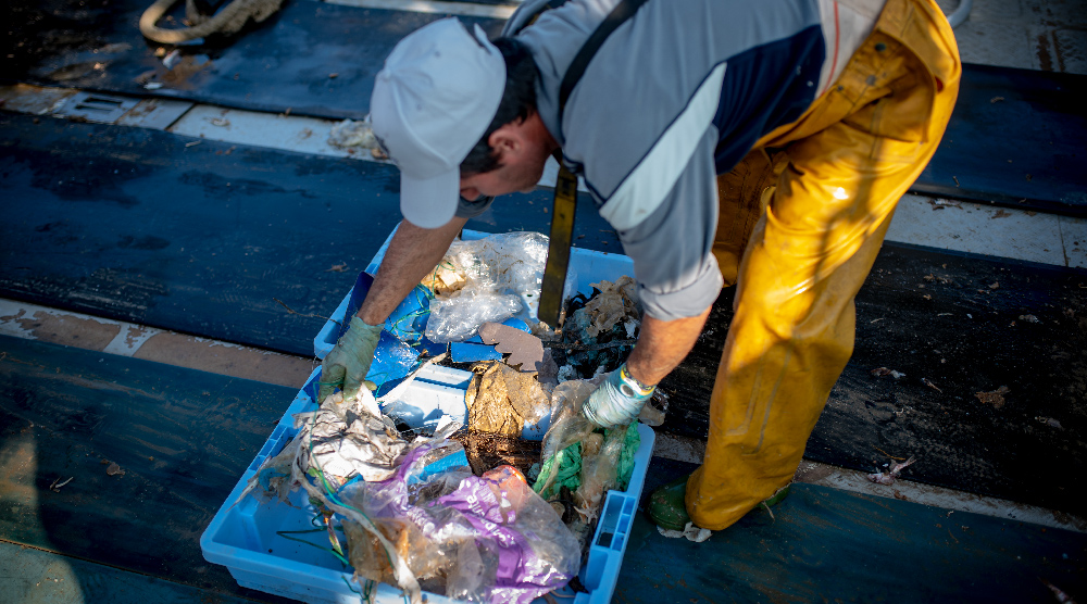 ECOALF、海洋ゴミのペットボトルから｜生まれた新作シューズ＆バッグを発売イメージ画像